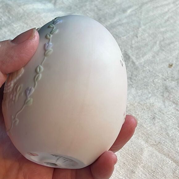 1994 Precious Moments “A Reflection of his Love” Easter 1994 - Picture 8 of 10